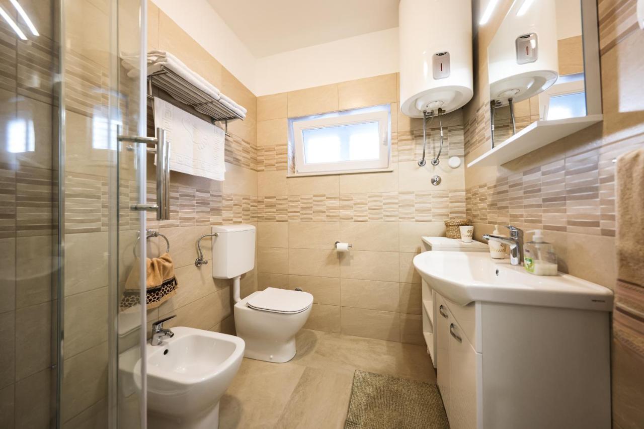 Apartment Puntamika Villa De Rosa - Ground Floor Zadar Zewnętrze zdjęcie