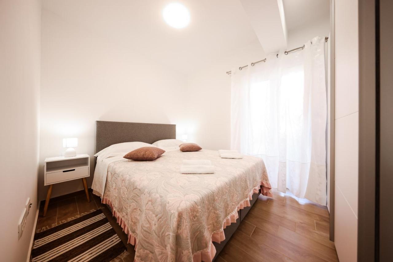 Apartment Puntamika Villa De Rosa - Ground Floor Zadar Zewnętrze zdjęcie