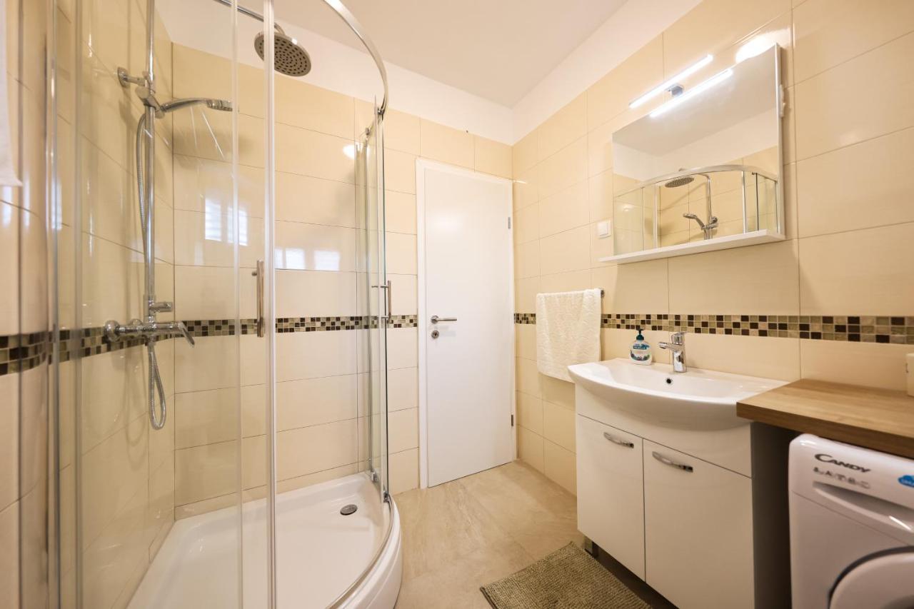 Apartment Puntamika Villa De Rosa - Ground Floor Zadar Zewnętrze zdjęcie