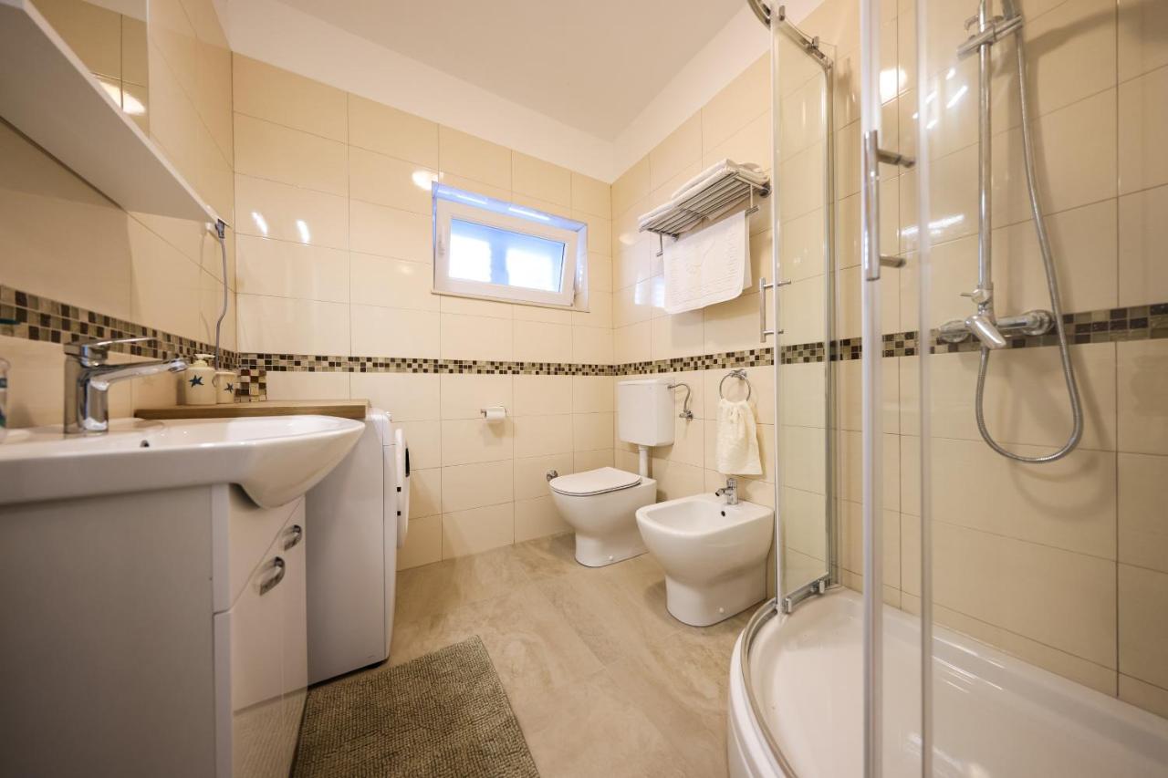 Apartment Puntamika Villa De Rosa - Ground Floor Zadar Zewnętrze zdjęcie