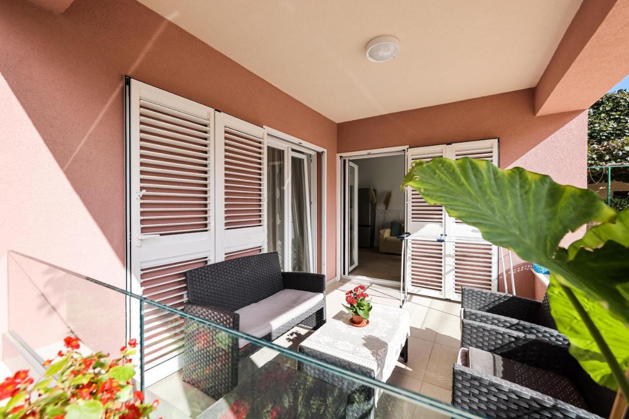 Apartment Puntamika Villa De Rosa - Ground Floor Zadar Zewnętrze zdjęcie