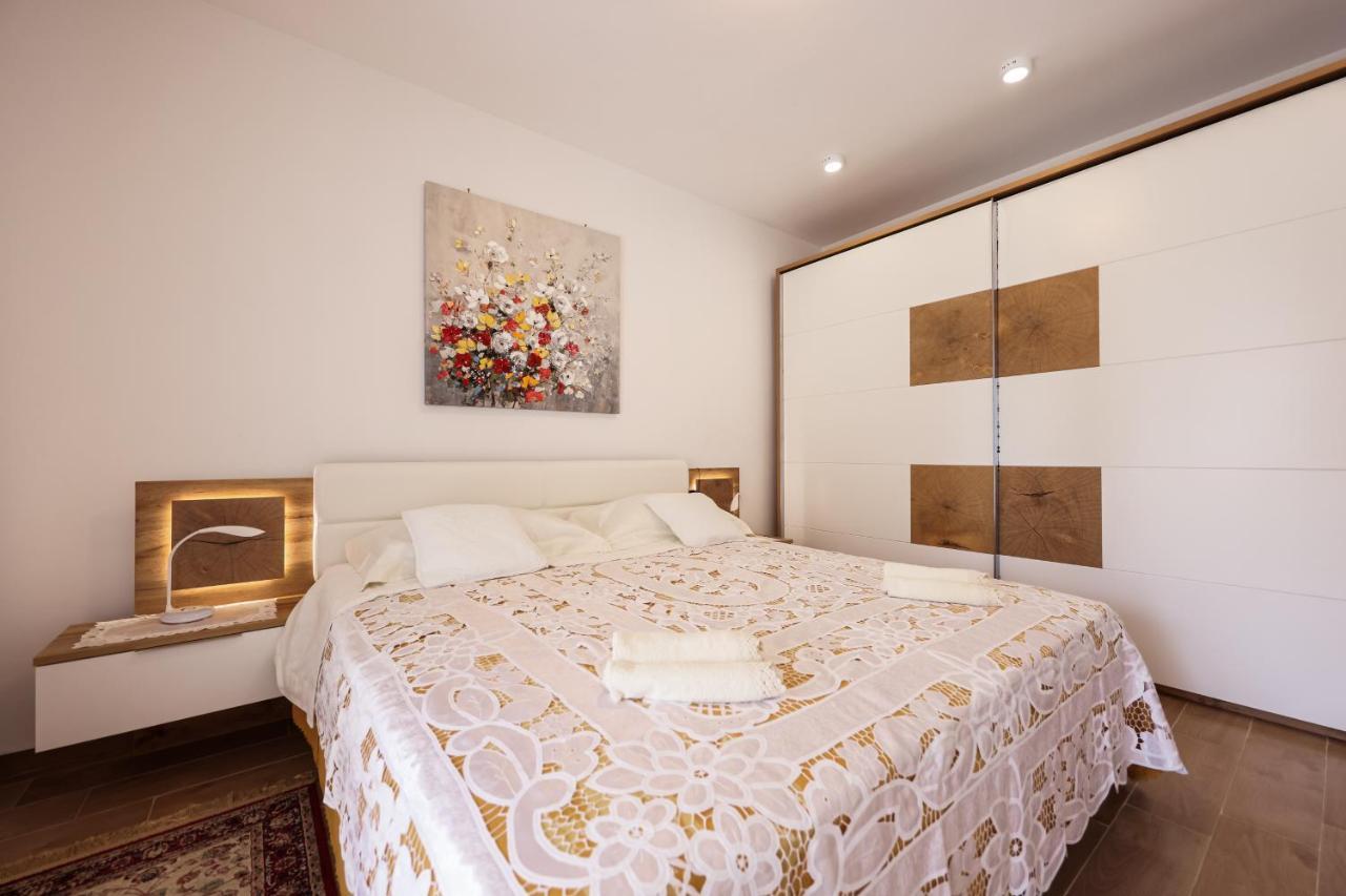 Apartment Puntamika Villa De Rosa - Ground Floor Zadar Zewnętrze zdjęcie